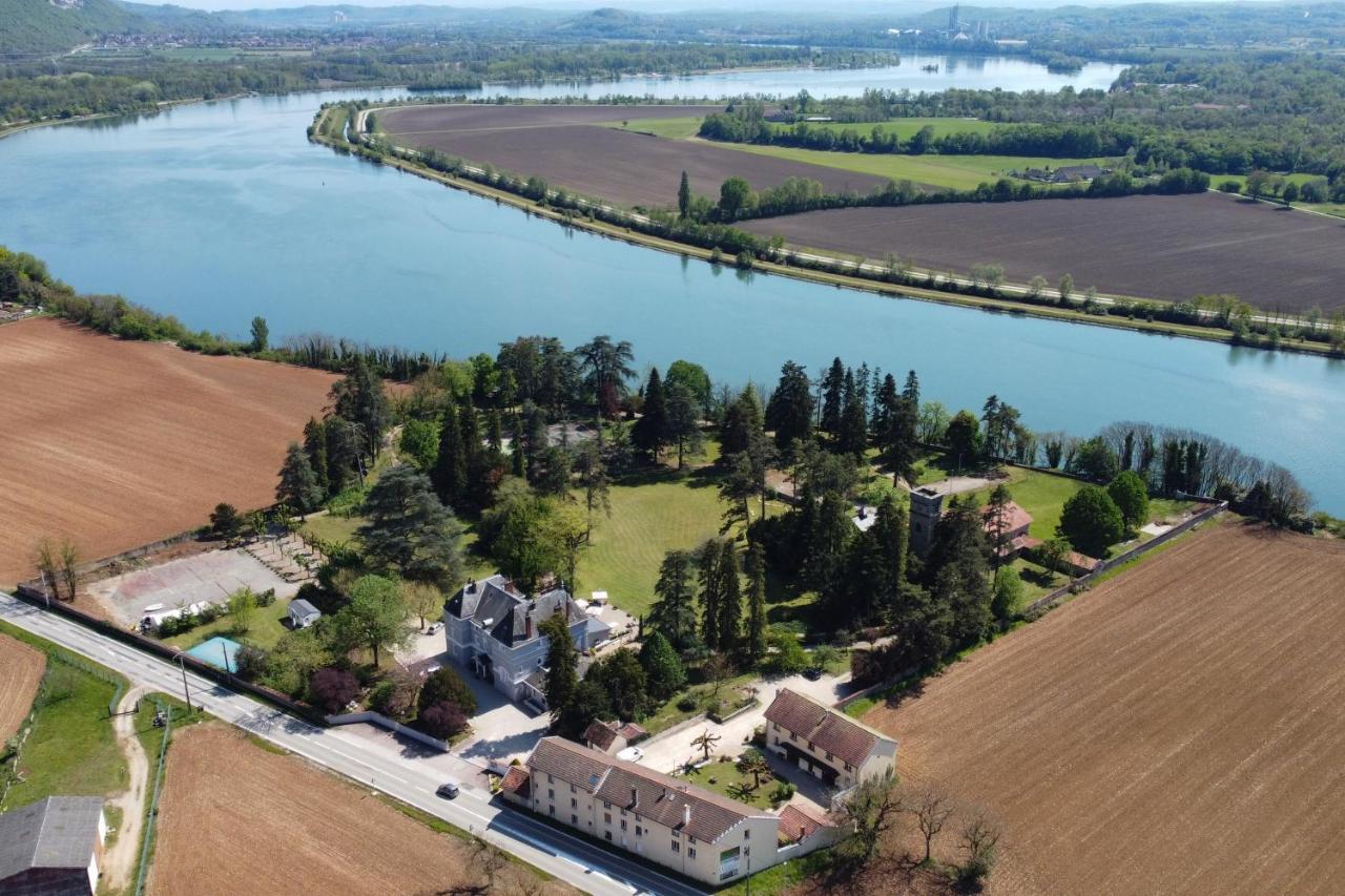 Domaine Des Cedres - Hotel, Gites Et Insolites Villebois Exteriör bild